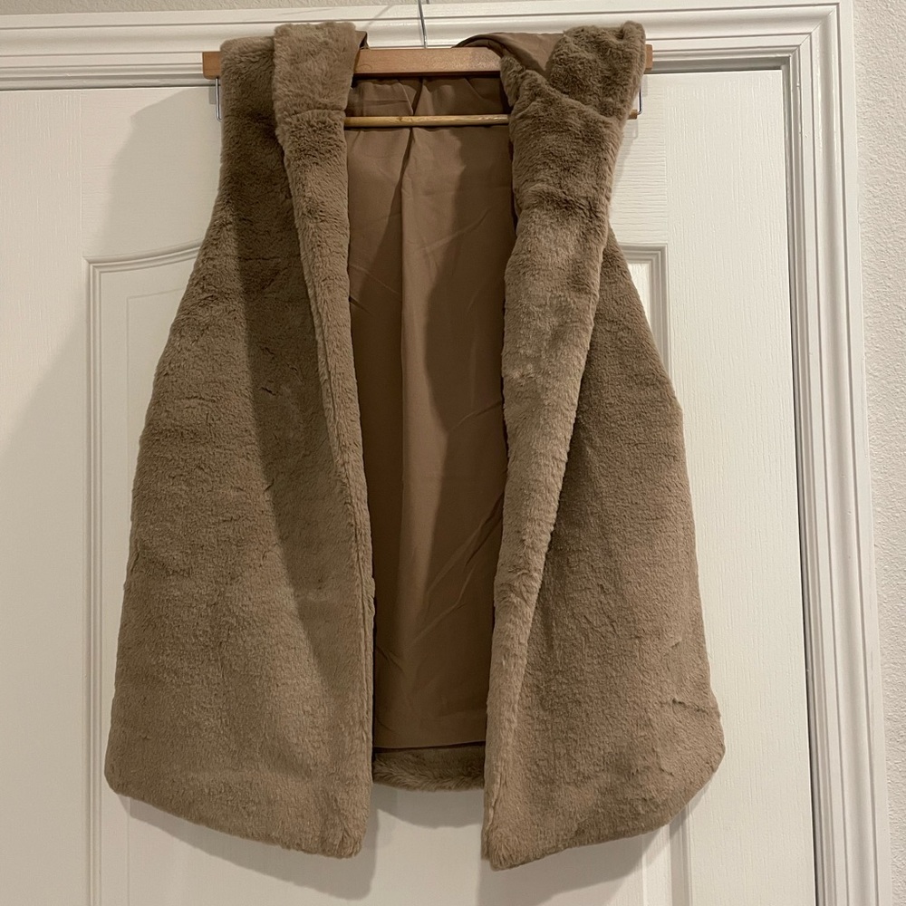 COPY - NWT Faux Fur Hoodie Vest with hood